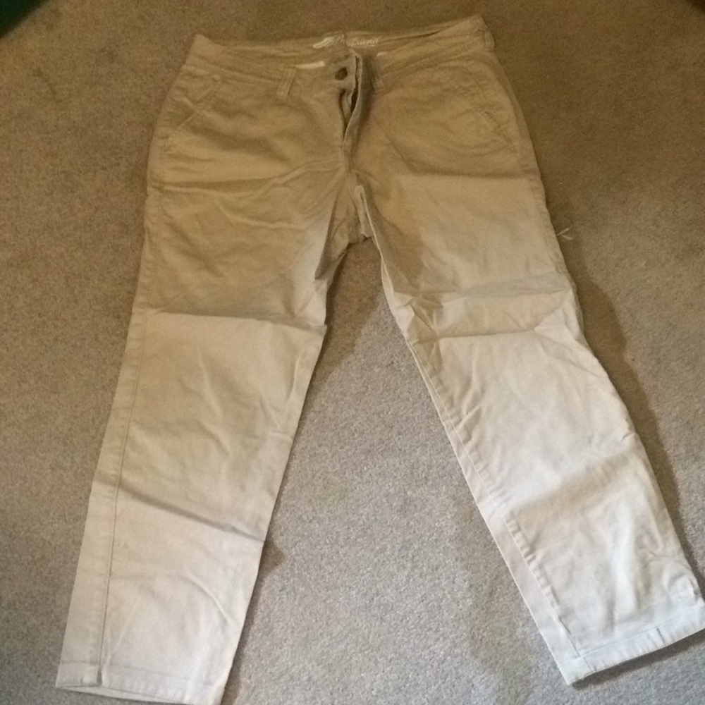 Khaki Old Navy Boyfriend Capris